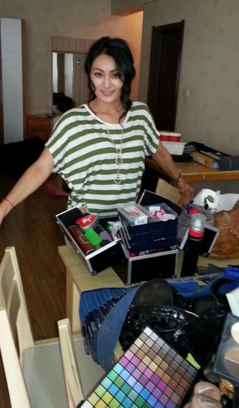 Жүжигчин Д.Ган-цэцэг эрдэм өвөртлөхөөр харийг зорив